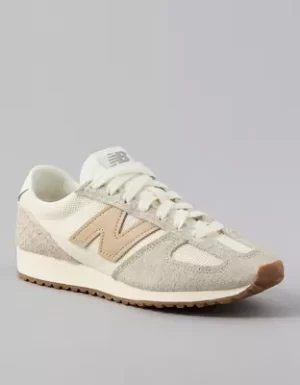 New Balance Women's 327 Sneaker